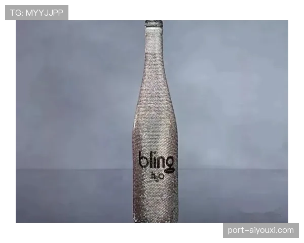 邹敬园家里摆满奖杯，但最贵的可能是他每天喝的那瓶水